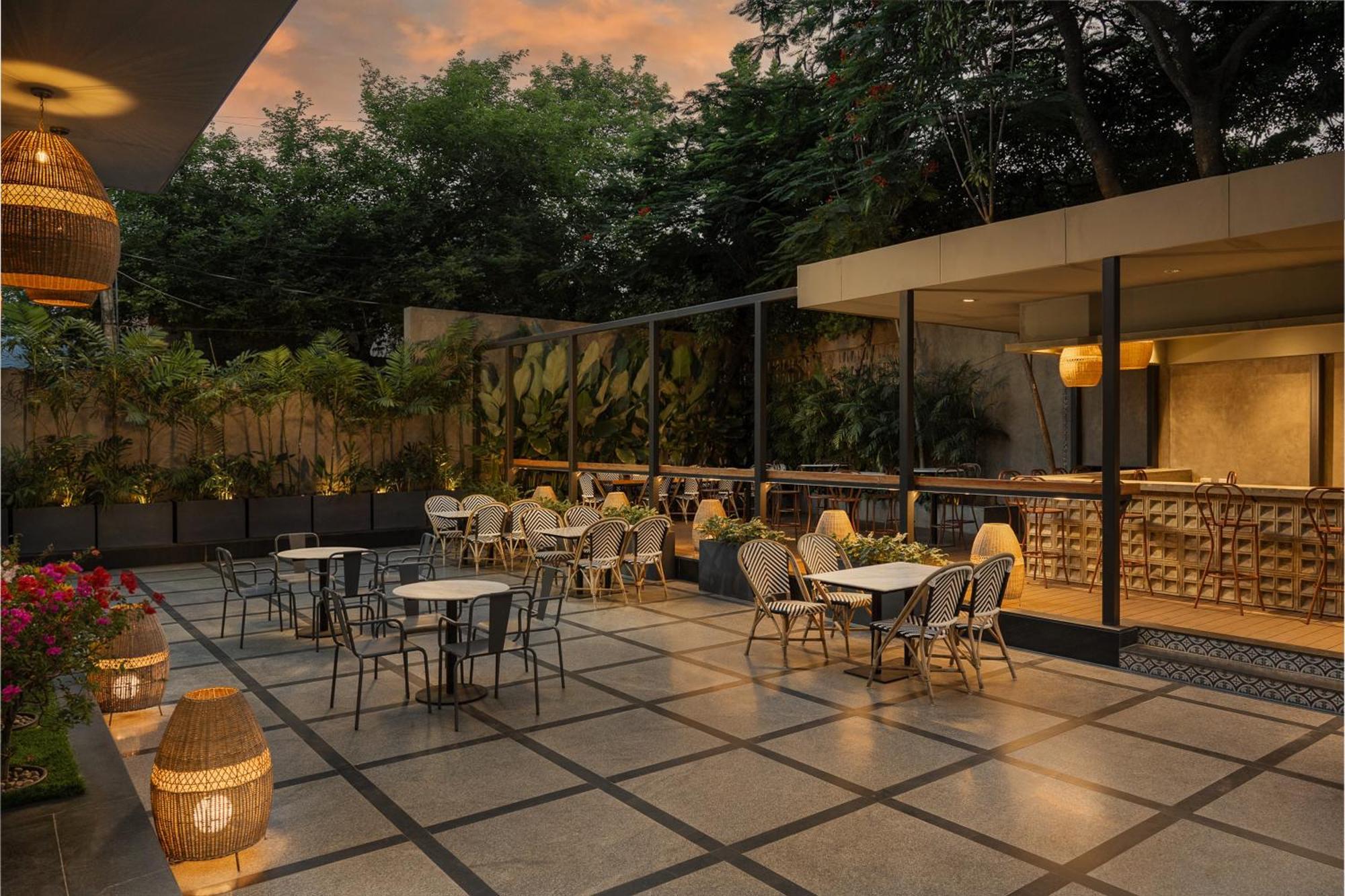 Hotel Grand Mercure Bangalore - An Accor Brand Exterior foto